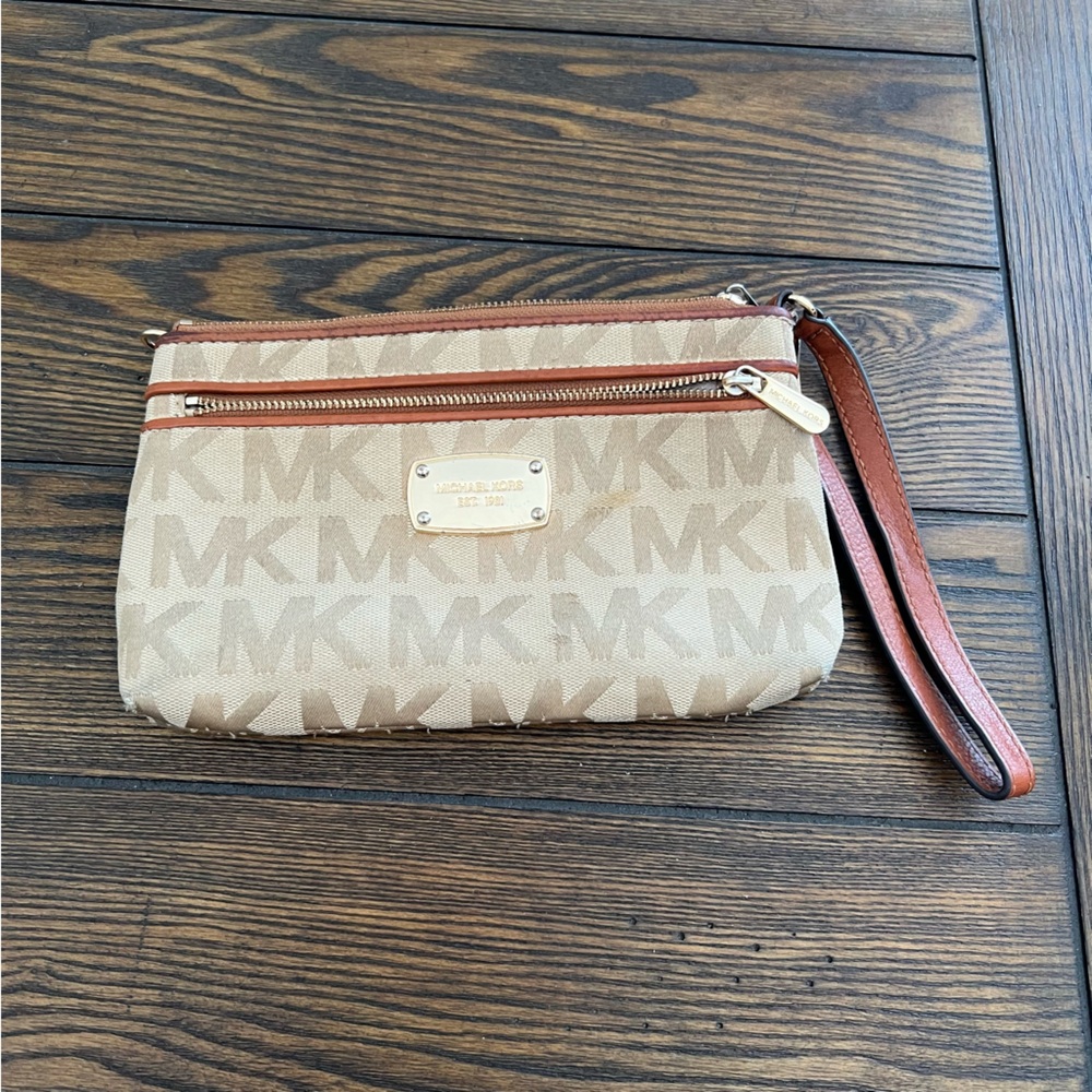 Michael Kors wristlet
